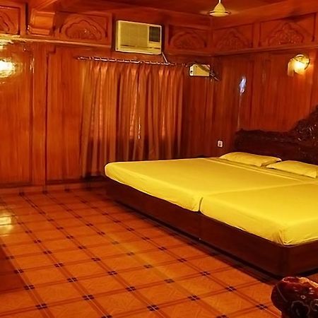 Hotel Sagar Kambam Luaran gambar